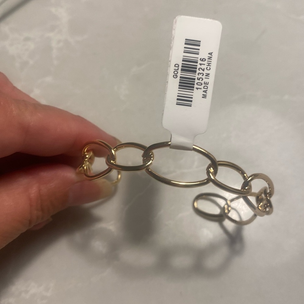 Francesca’s goldtone open cuff link bracelet. NWT.
